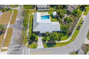 698 Nw 12th Road, Boca Raton