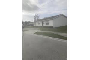 5713 Candlewood Street, Mangonia Park