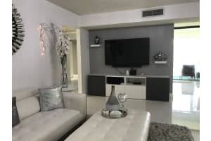 5130 Las Verdes 211 Circle 211, Delray Beach