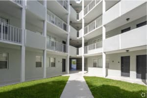 537 S Sequoia Drive 213, West Palm Beach