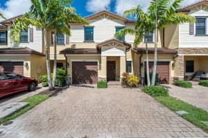 4645 Caspian Way, Davie