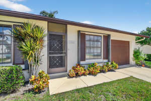 6262 Tall Cypress Circle, Greenacres