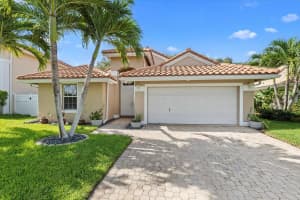 10 Valencia Drive, Boynton Beach