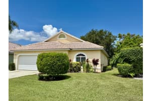 6008 Se Walkers Cay Court, Stuart