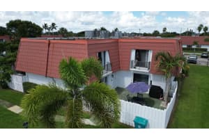 1425 Oxford Lane, Boynton Beach