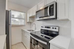 525 S Broadway Street N, Lantana