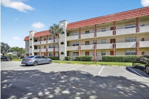 2951 Sunrise Lakes Drive E 107, Sunrise