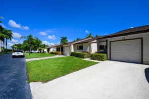 17 Mayfair Lane, Boynton Beach