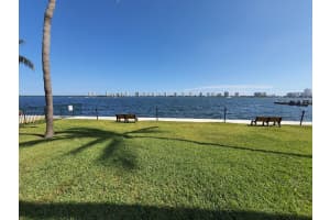 1050 Lake Shore 205 Drive 205, Lake Park