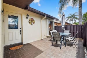 612 Sea Pine Way F, Greenacres