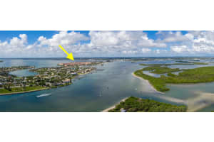 28 Harbour Isle Drive W 1, Fort Pierce