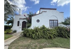 359 Greenbriar Drive A, Lake Park