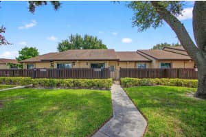 606 Sea Pine Way B, Greenacres