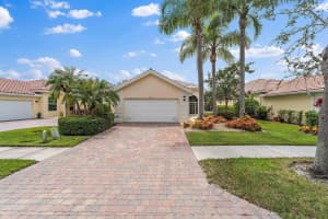 9038 Se La Creek Court, Hobe Sound