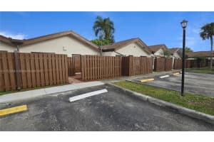 1760 Nw 72nd Avenue 81, Plantation