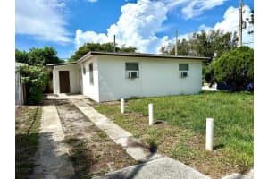 5712 Pinewood Avenue, West Palm Beach