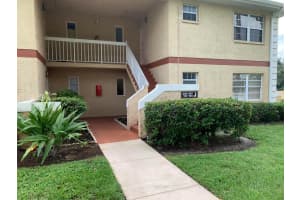 1542 Se Royal Green Circle 104, Port Saint Lucie