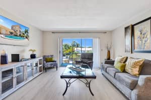 331 Sw 8th Street 3-d-e, Boca Raton