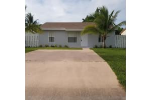 423 W Mango Street, Lantana