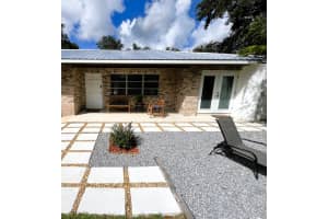 1018 Lake Josephine Court, Sebring