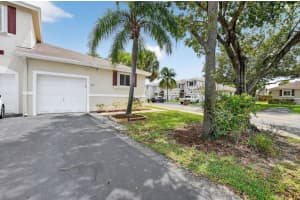 851 Nw 42 Place, Deerfield Beach
