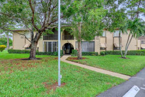 235 Pine Hov Circle A-1, Greenacres
