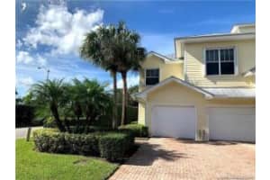 3582 Sw Sawgrass Villas Drive 3-a, Palm City