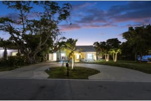 727 S Lake Drive, Lantana