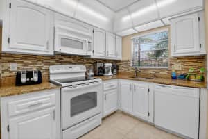 3810 Via Poinciana 206, Lake Worth