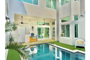 1087 Satinleaf Street, Hollywood