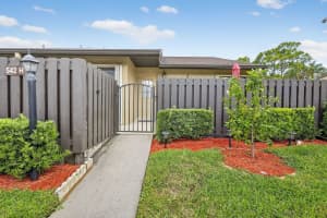 542 Shady Pine Way H, Greenacres