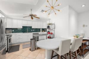 1433 Captains Walk 18d, Fort Pierce