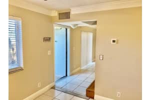 2124 Sherwood Forest Boulevard 35, West Palm Beach