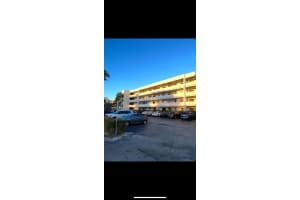 3186 Via Poinciana 211, Lake Worth