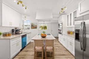 379 Garden Boulevard, Palm Beach Gardens