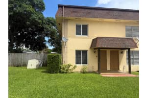 221 10th Street, Lake Park