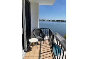 301 Croton Avenue 305, Lantana