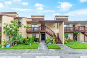 608 Lakeview Drive E, Royal Palm Beach