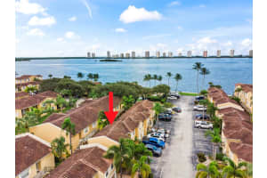 1045 Lake Shore Drive 105, Lake Park