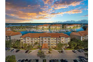 13 Harbour Isle Drive W Ph02, Fort Pierce