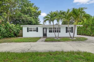 422 W Ocean Avenue, Lantana