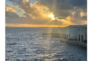 453 Ne Indian River Drive, Ocean Breeze