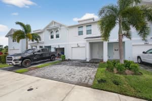 392 Se Sea Hunt Way, Stuart