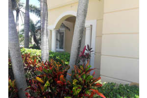 37 Harbour Isle Drive E 101, Fort Pierce