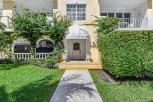 127 Peruvian Avenue 302, Palm Beach