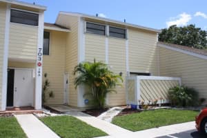 703 Stonewood Court 16b, Jupiter
