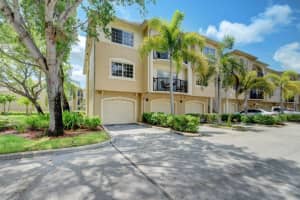 300 Crestwood Court N 307, Royal Palm Beach