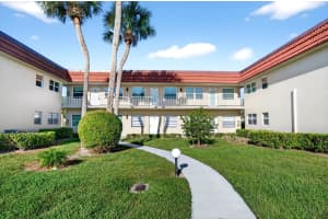 108 Spring Lake Court 203, Vero Beach