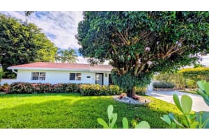 8416 Pine Tree Lane, Lake Clarke Shores