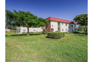 36 Pine Arbor Lane 202, Vero Beach